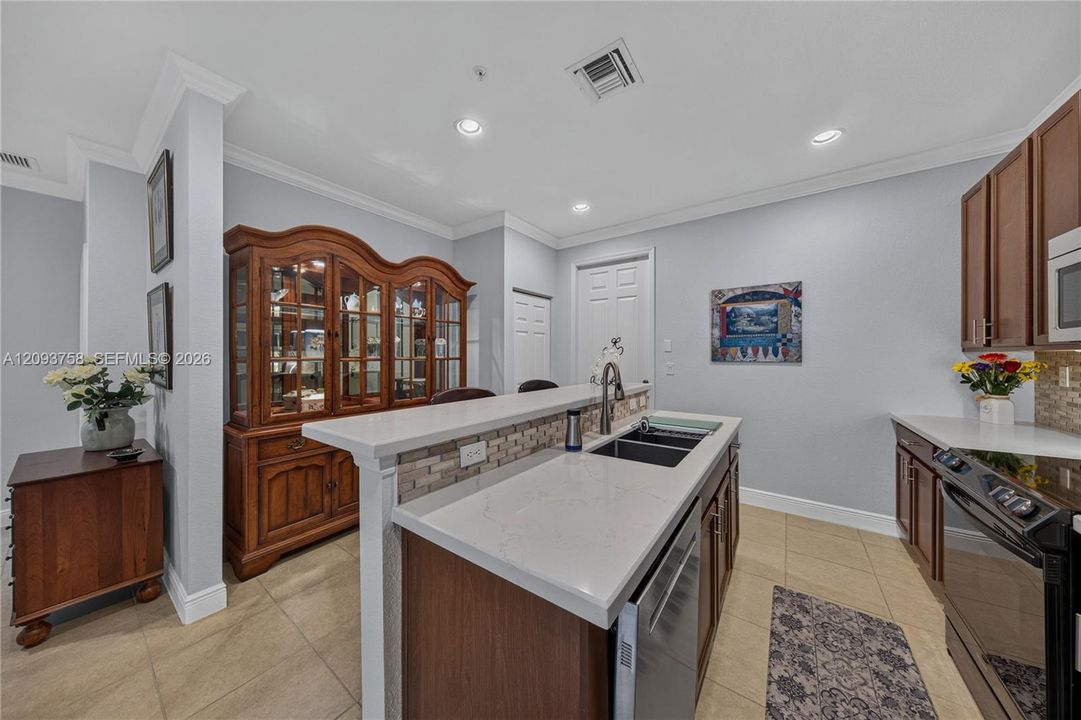 For Sale: $559,000 (3 beds, 3 baths, 2320 Square Feet)