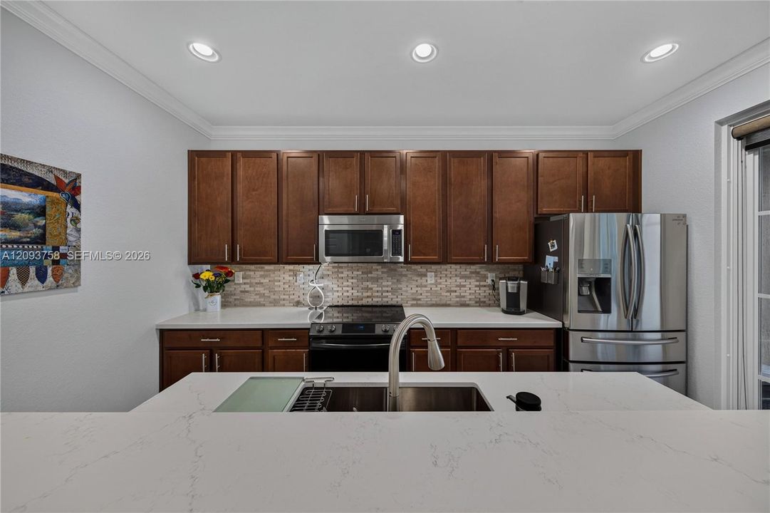 For Sale: $559,000 (3 beds, 3 baths, 2320 Square Feet)