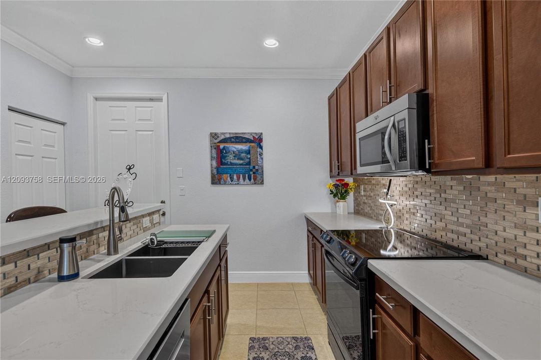 For Sale: $559,000 (3 beds, 3 baths, 2320 Square Feet)