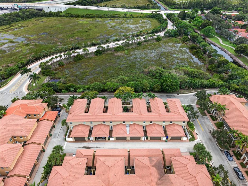 For Sale: $559,000 (3 beds, 3 baths, 2320 Square Feet)