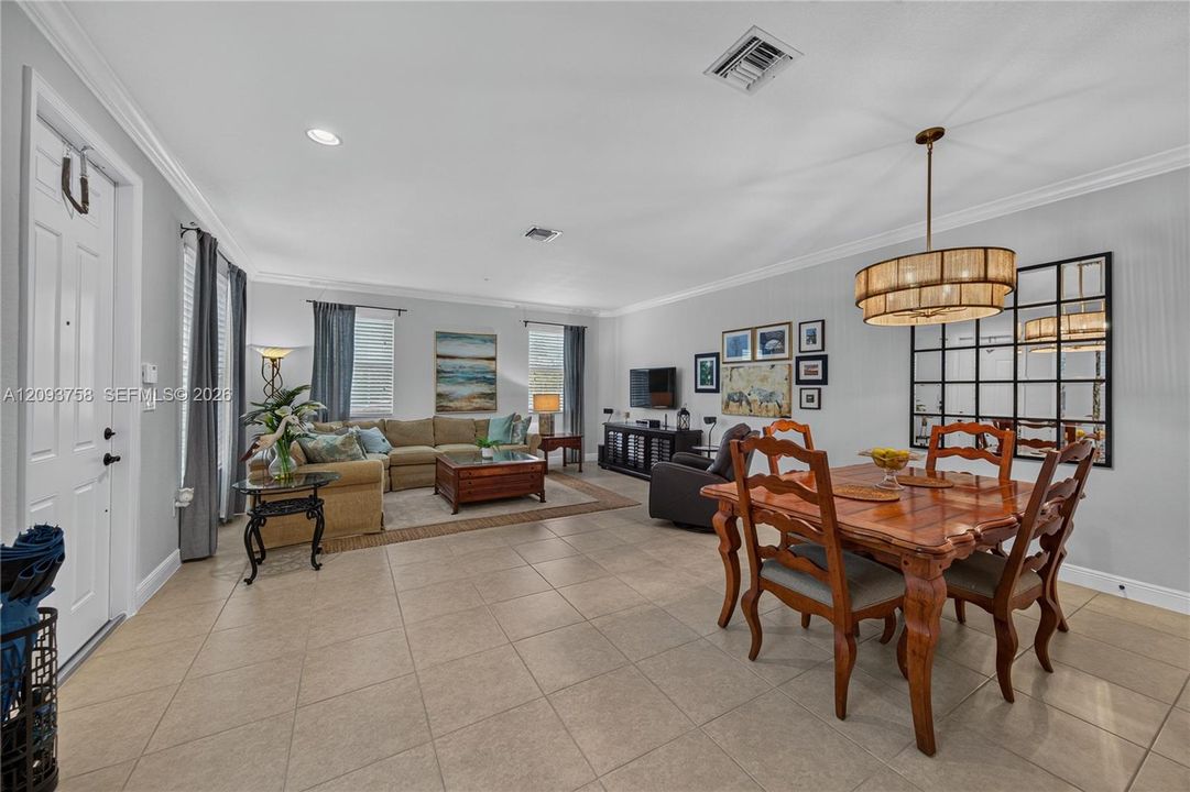 For Sale: $559,000 (3 beds, 3 baths, 2320 Square Feet)