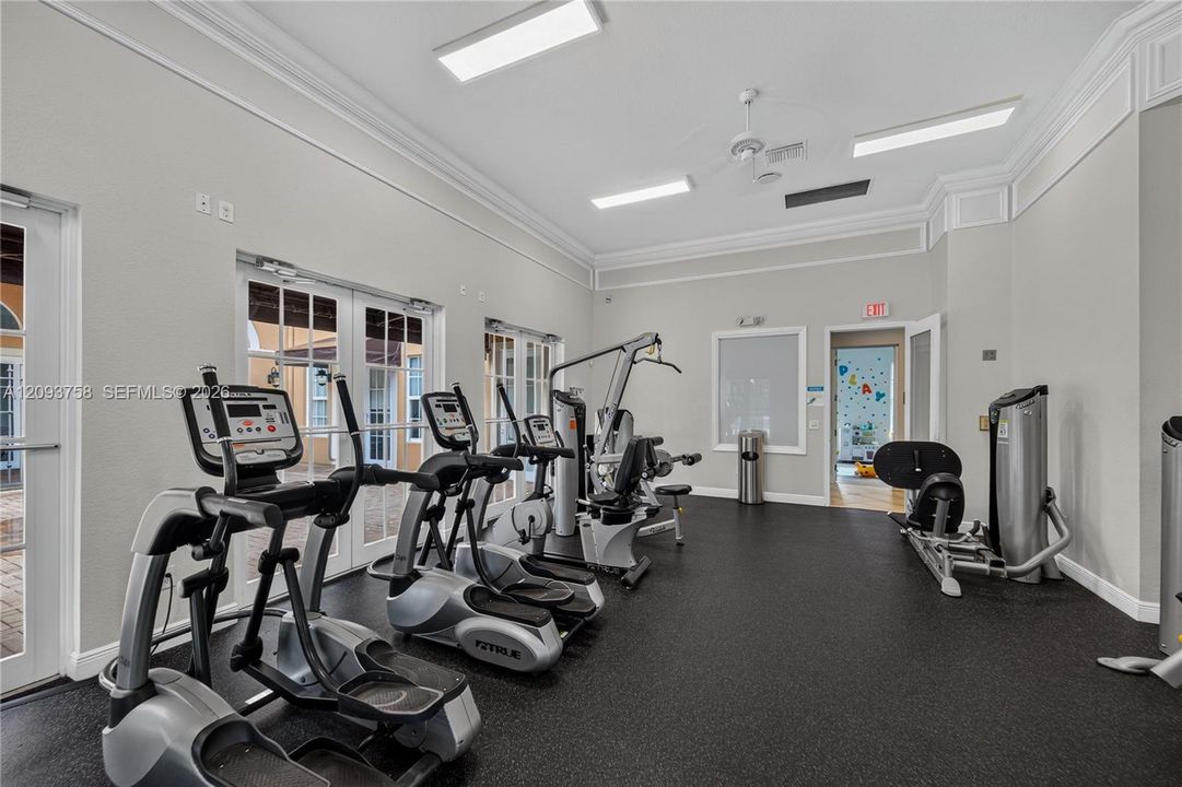 For Sale: $559,000 (3 beds, 3 baths, 2320 Square Feet)