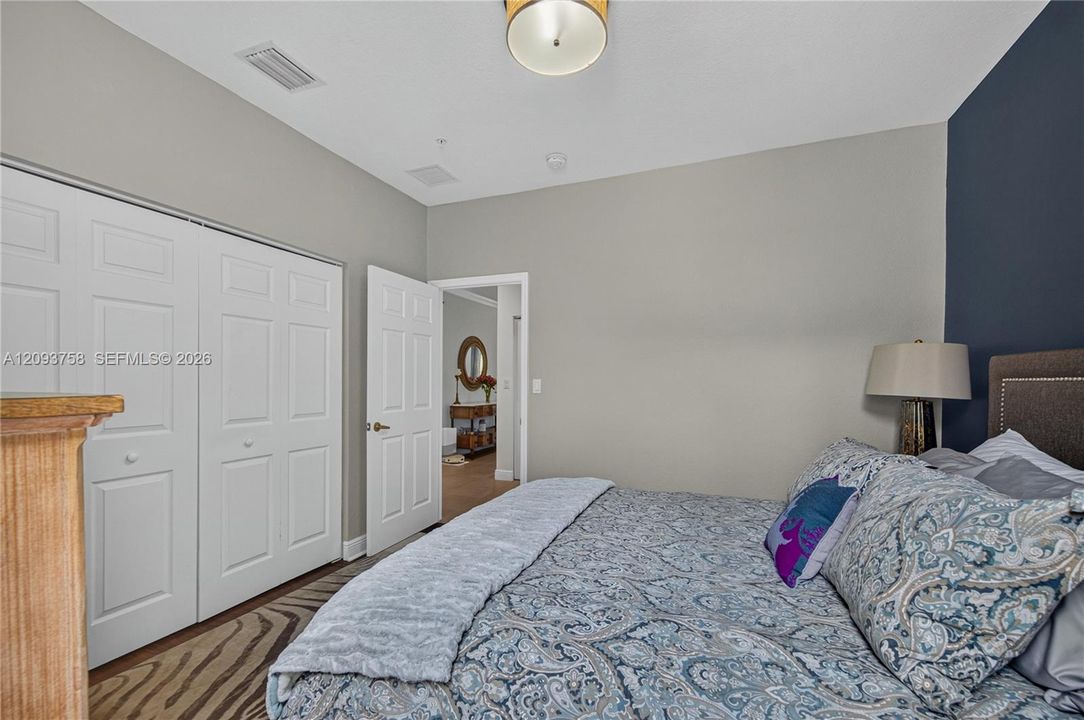 For Sale: $559,000 (3 beds, 3 baths, 2320 Square Feet)