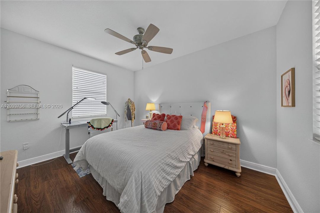 For Sale: $559,000 (3 beds, 3 baths, 2320 Square Feet)