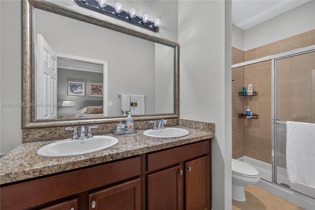 For Sale: $559,000 (3 beds, 3 baths, 2320 Square Feet)