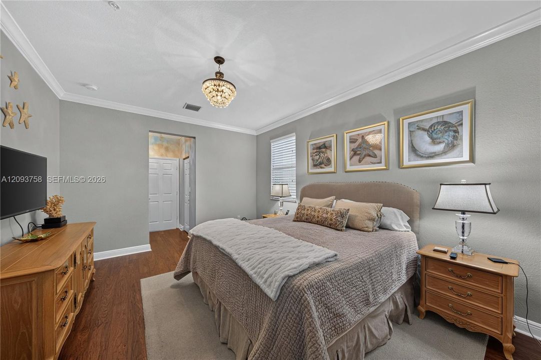For Sale: $559,000 (3 beds, 3 baths, 2320 Square Feet)