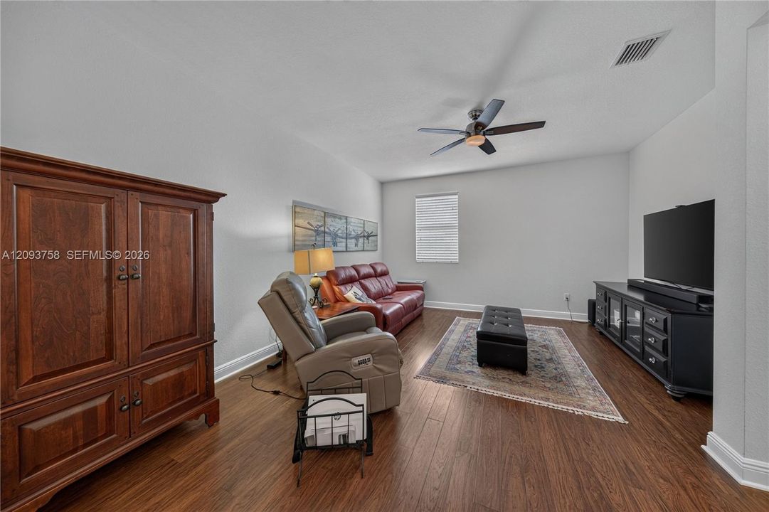 For Sale: $559,000 (3 beds, 3 baths, 2320 Square Feet)