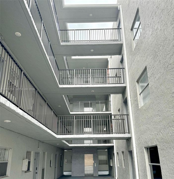 For Rent: $1,850 (1 beds, 1 baths, 598 Square Feet)