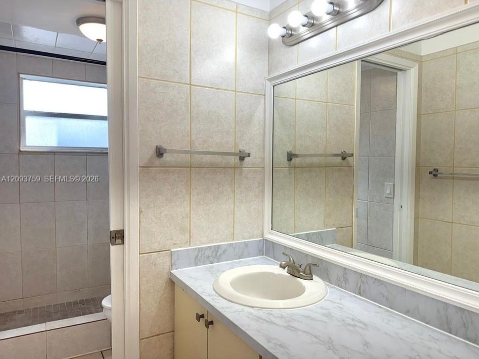 For Rent: $1,850 (1 beds, 1 baths, 598 Square Feet)