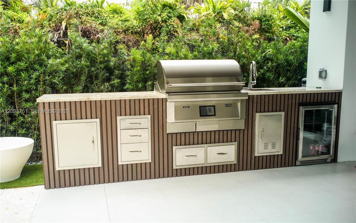For Rent: $18,500 (4 beds, 4 baths, 4072 Square Feet)