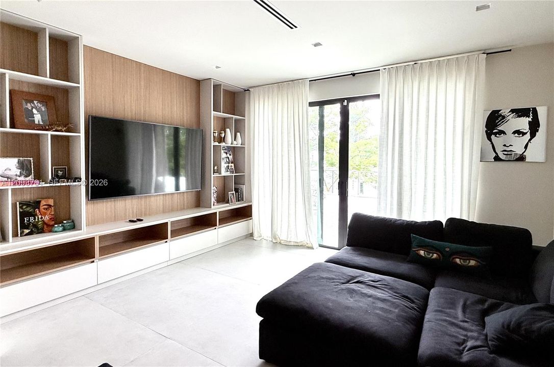 For Rent: $18,500 (4 beds, 4 baths, 4072 Square Feet)