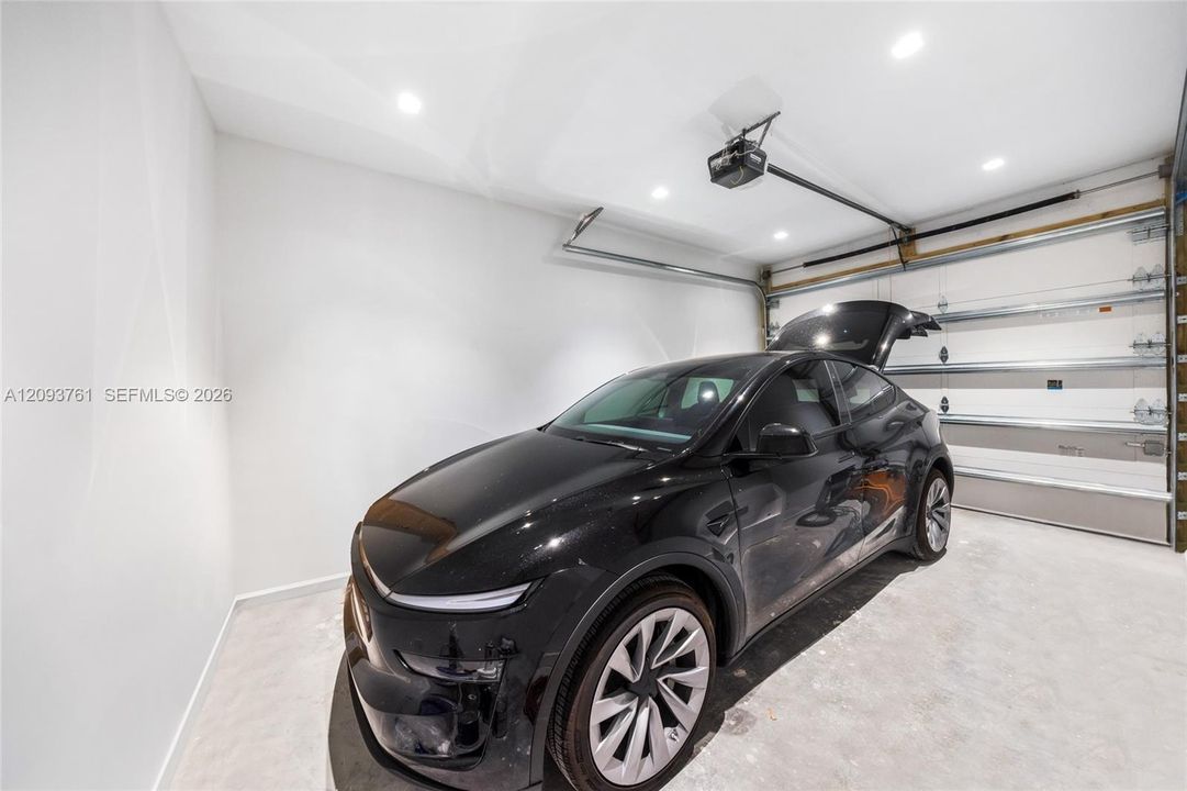 For Rent: $18,500 (4 beds, 4 baths, 4072 Square Feet)