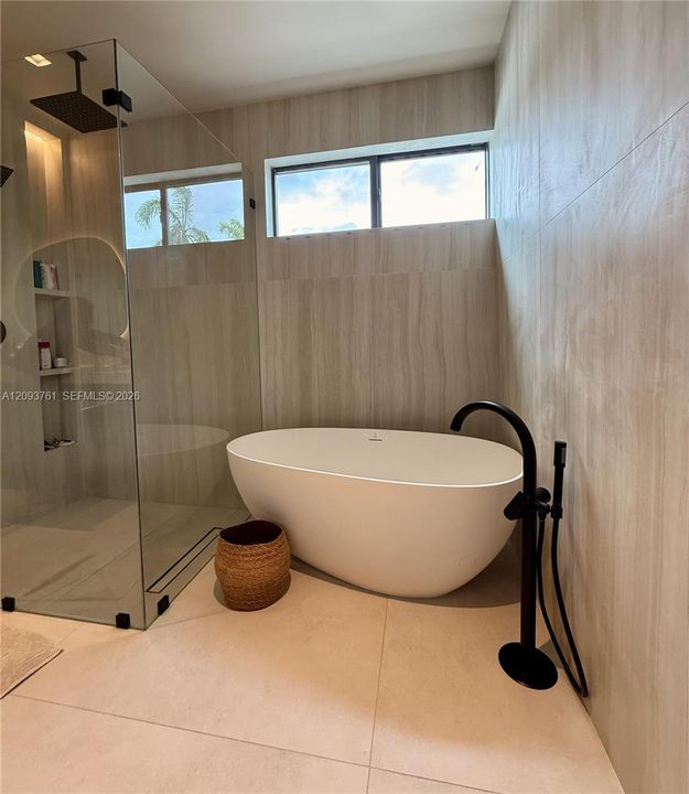For Rent: $18,500 (4 beds, 4 baths, 4072 Square Feet)