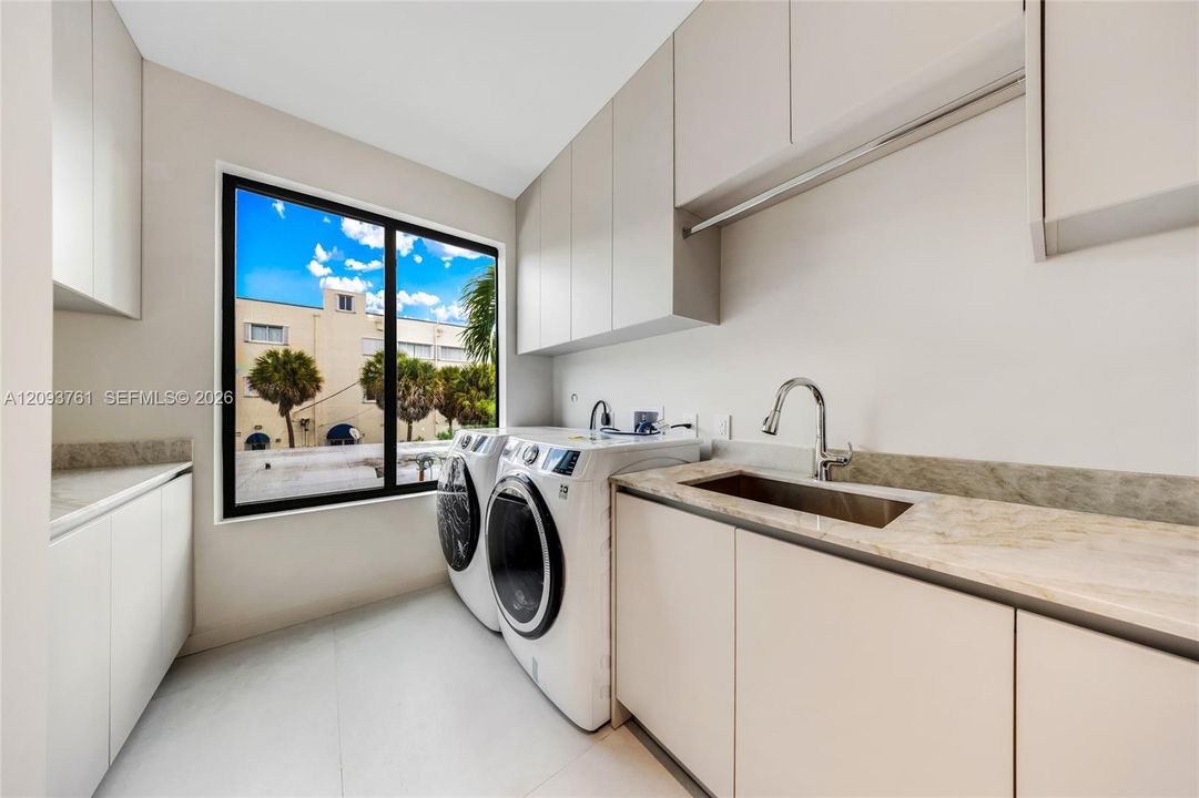 For Rent: $18,500 (4 beds, 4 baths, 4072 Square Feet)