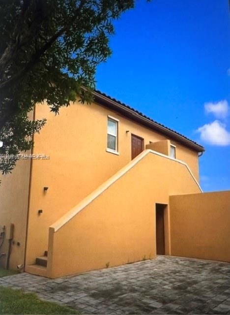 For Rent: $1,600 (0 beds, 1 baths, 2312 Square Feet)