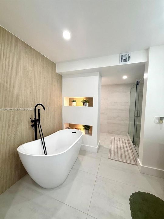 For Sale: $665,000 (2 beds, 2 baths, 2503 Square Feet)