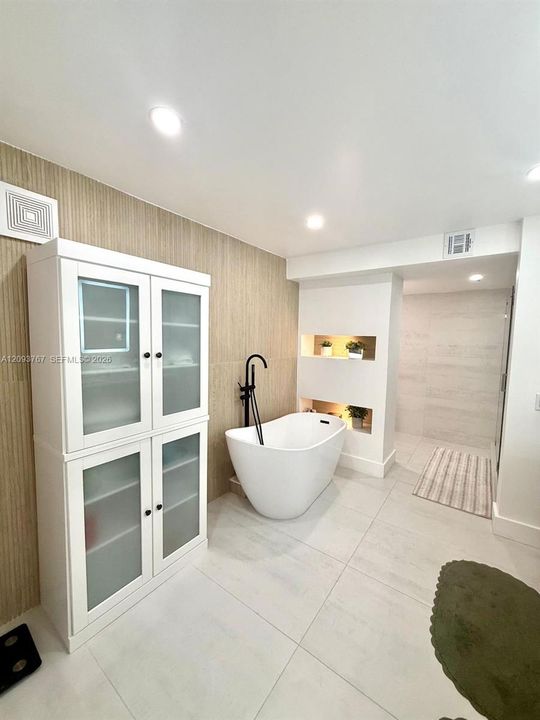 For Sale: $665,000 (2 beds, 2 baths, 2503 Square Feet)