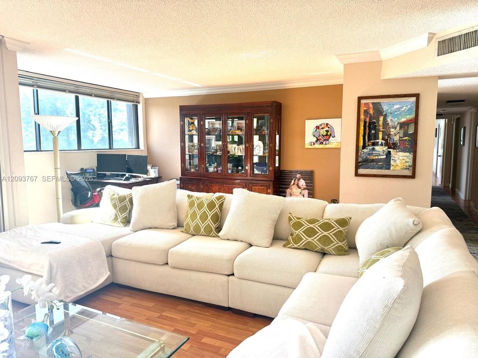 For Sale: $665,000 (2 beds, 2 baths, 2503 Square Feet)