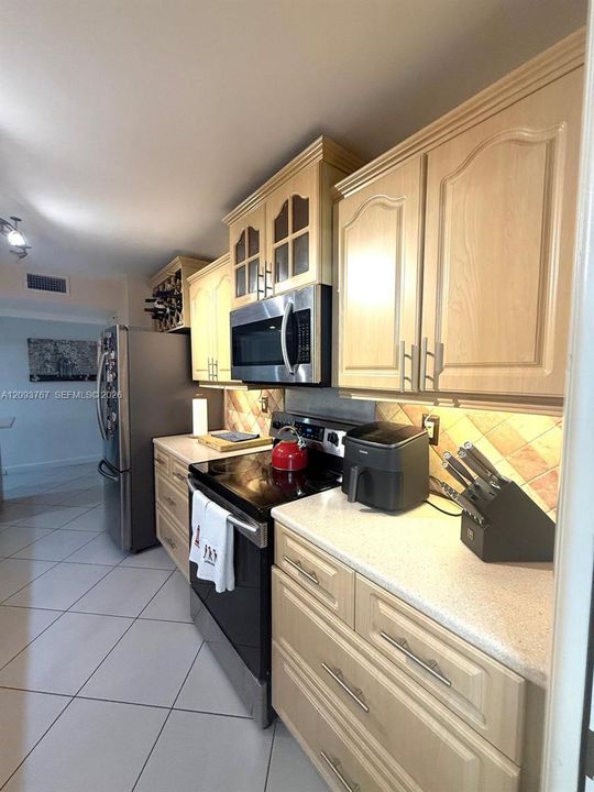 For Sale: $665,000 (2 beds, 2 baths, 2503 Square Feet)