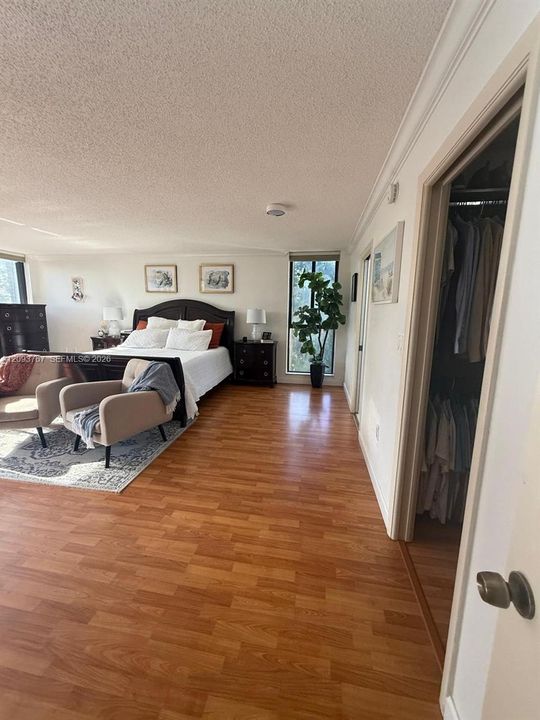 For Sale: $665,000 (2 beds, 2 baths, 2503 Square Feet)