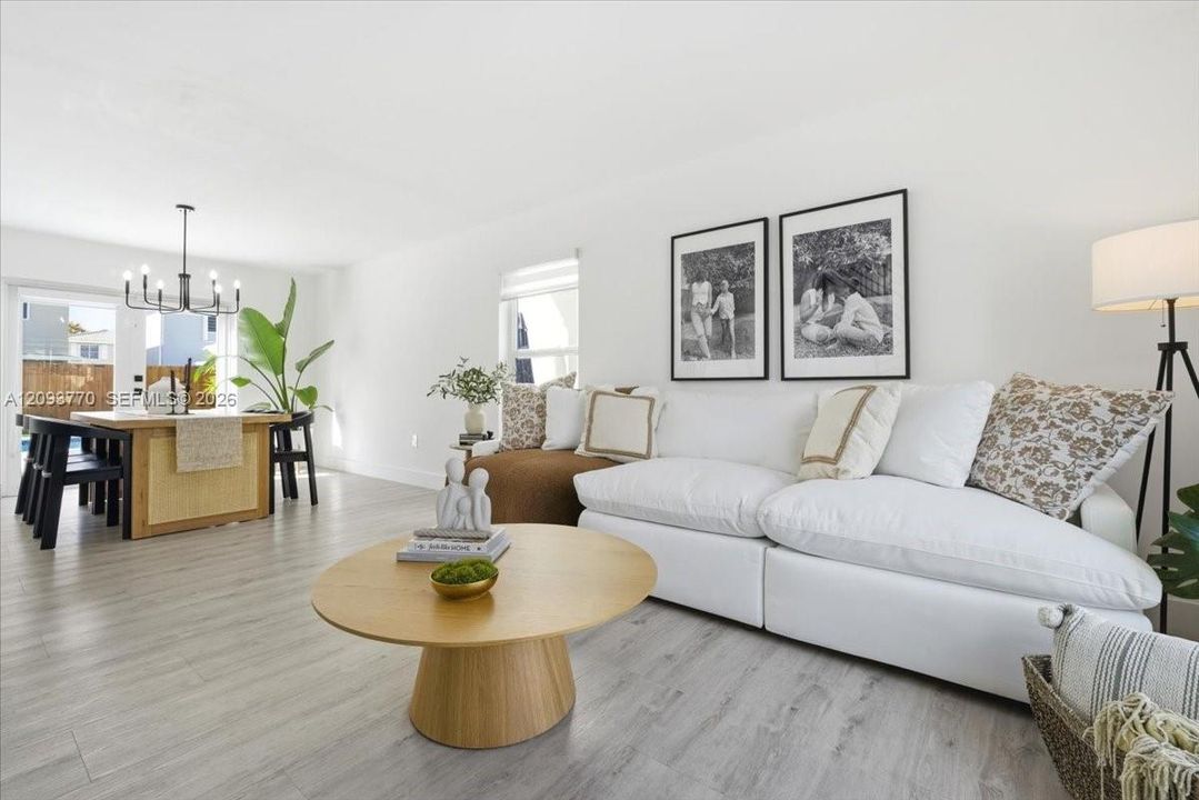 En Renta: $4,200 (4 camas, 2 baños, 1820 Pies cuadrados)
