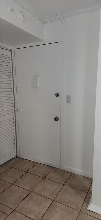 For Sale: $294,900 (1 beds, 1 baths, 800 Square Feet)