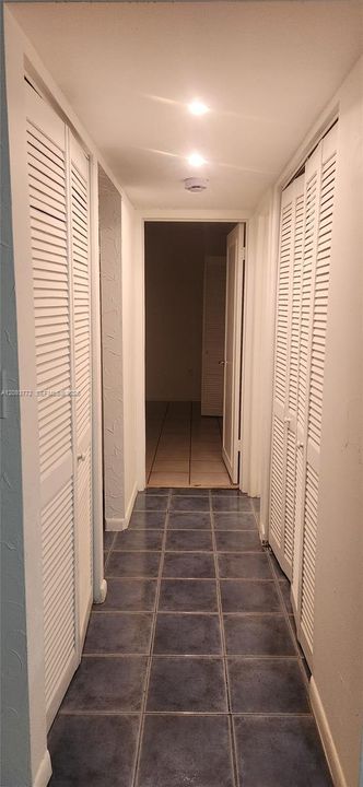 For Sale: $294,900 (1 beds, 1 baths, 800 Square Feet)