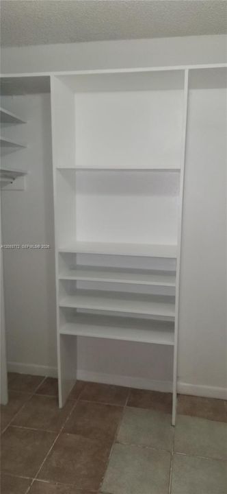 For Sale: $294,900 (1 beds, 1 baths, 800 Square Feet)