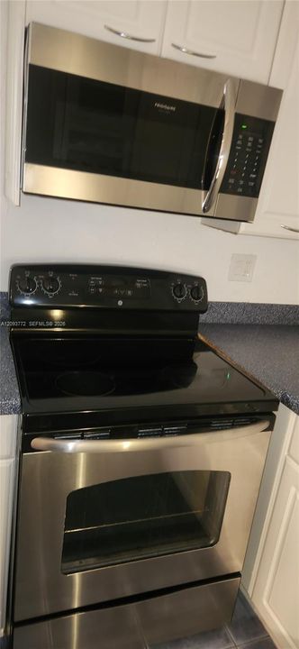For Sale: $294,900 (1 beds, 1 baths, 800 Square Feet)