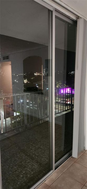 For Sale: $294,900 (1 beds, 1 baths, 800 Square Feet)