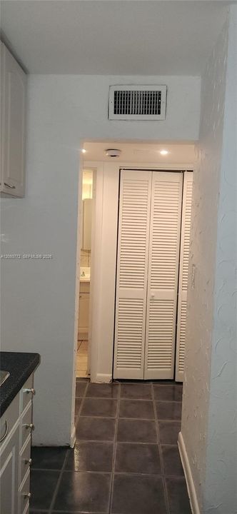 For Sale: $294,900 (1 beds, 1 baths, 800 Square Feet)