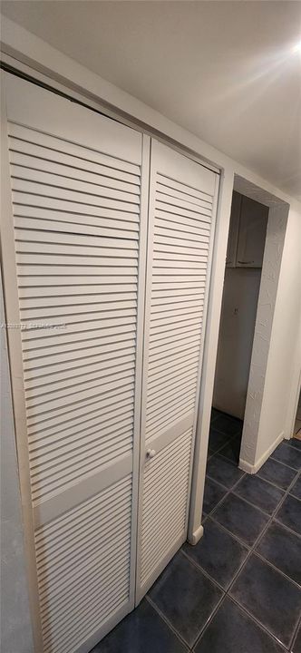 For Sale: $294,900 (1 beds, 1 baths, 800 Square Feet)