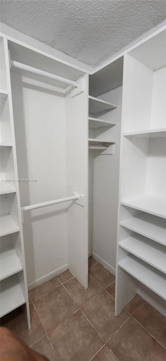 For Sale: $294,900 (1 beds, 1 baths, 800 Square Feet)