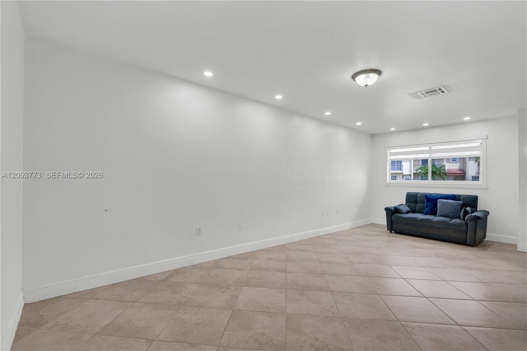 En Venta: $400,000 (2 camas, 2 baños, 1100 Pies cuadrados)