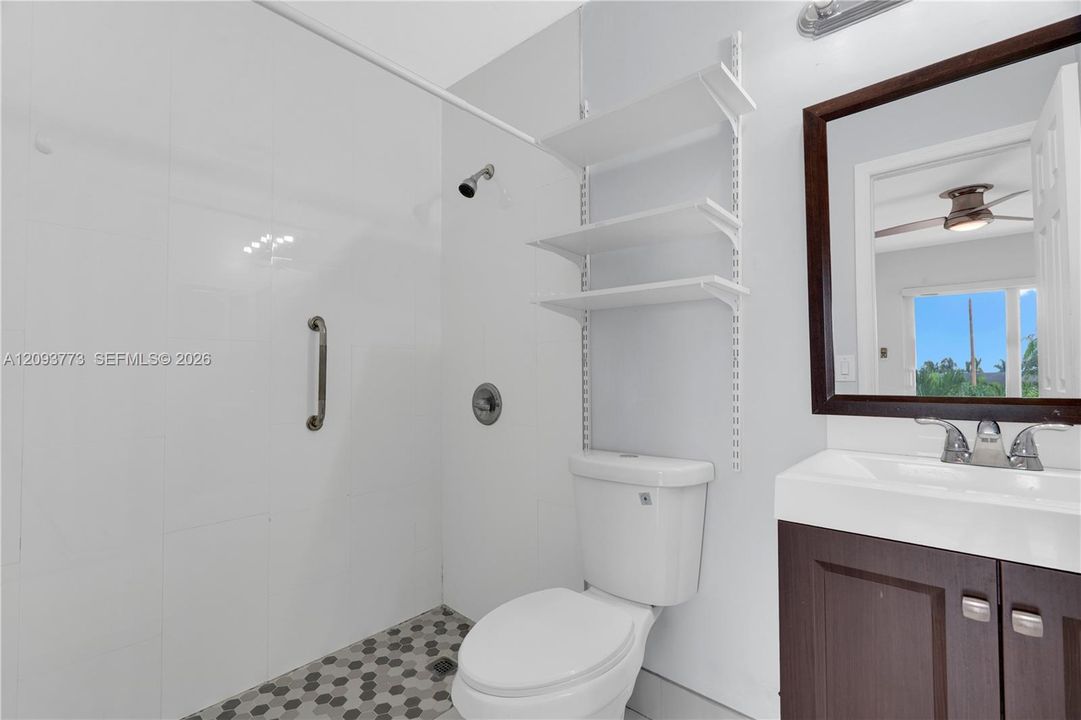 En Venta: $400,000 (2 camas, 2 baños, 1100 Pies cuadrados)
