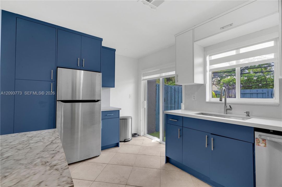 En Venta: $400,000 (2 camas, 2 baños, 1100 Pies cuadrados)