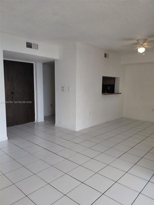 For Rent: $2,000 (2 beds, 2 baths, 898 Square Feet)