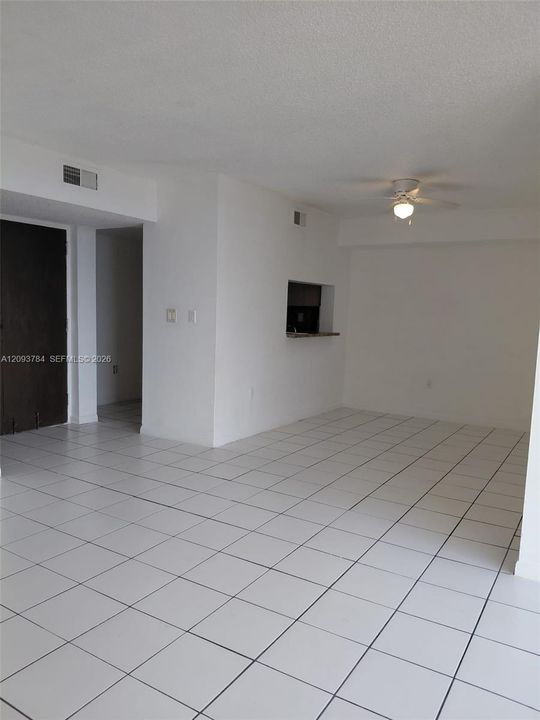 For Rent: $2,000 (2 beds, 2 baths, 898 Square Feet)