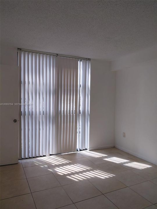 For Rent: $2,000 (2 beds, 2 baths, 898 Square Feet)