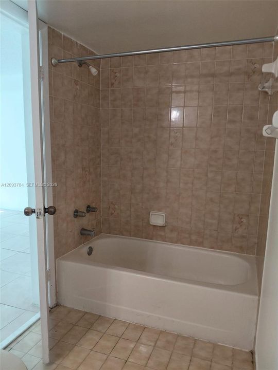 For Rent: $2,000 (2 beds, 2 baths, 898 Square Feet)