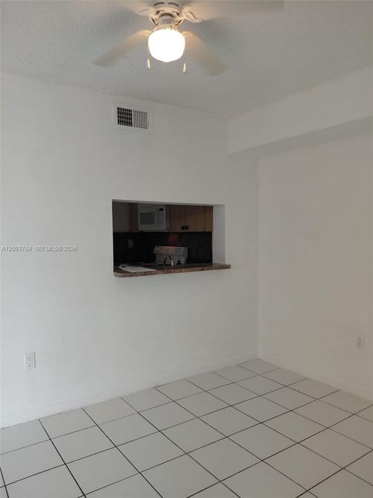 For Rent: $2,000 (2 beds, 2 baths, 898 Square Feet)