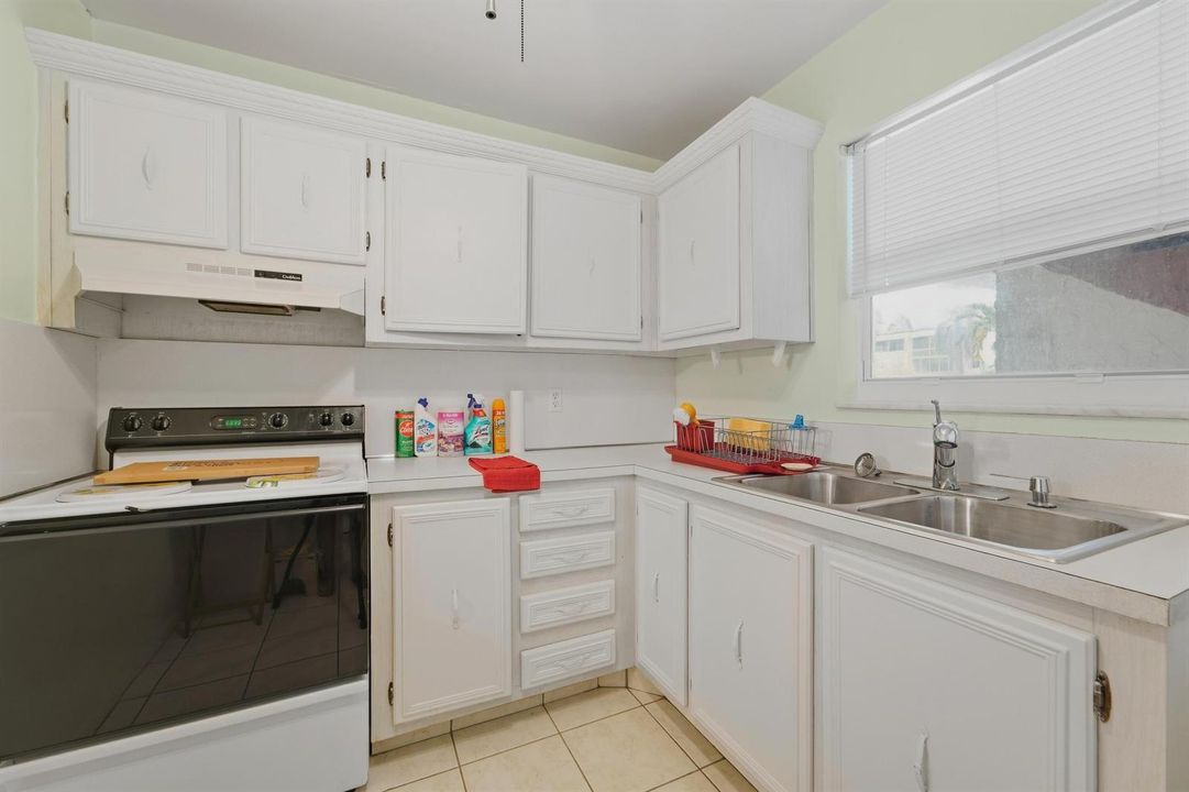705_Lori_Drive_112_Palm_Springs_FL_017