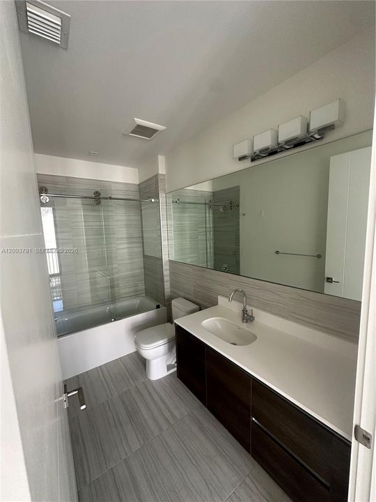 В аренду: $4,600 (2 спален, 2 ванн, 895 Квадратных фут)