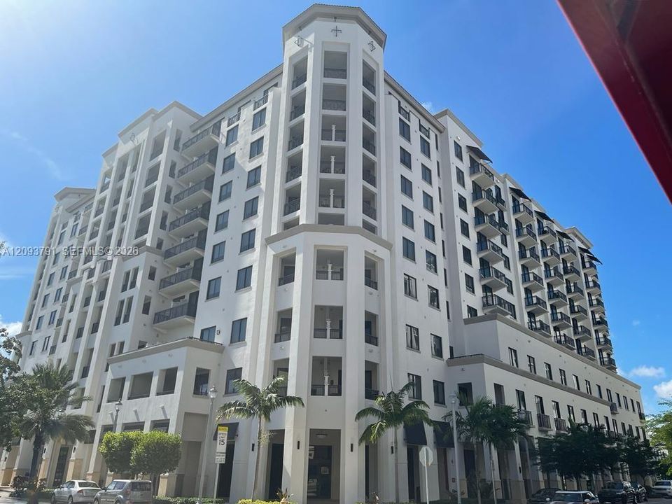 В аренду: $4,600 (2 спален, 2 ванн, 895 Квадратных фут)