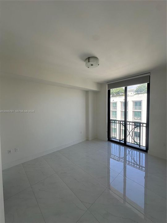 В аренду: $4,600 (2 спален, 2 ванн, 895 Квадратных фут)