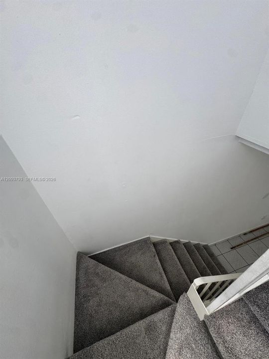 For Rent: $2,200 (2 beds, 1 baths, 948 Square Feet)
