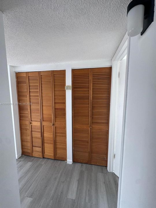 For Rent: $2,200 (2 beds, 1 baths, 948 Square Feet)