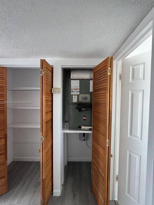 For Rent: $2,200 (2 beds, 1 baths, 948 Square Feet)