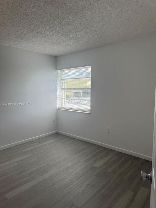 For Rent: $2,200 (2 beds, 1 baths, 948 Square Feet)