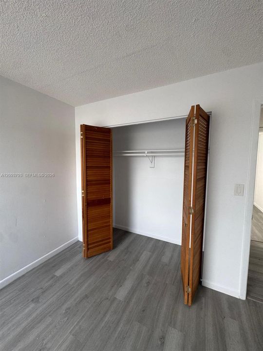 For Rent: $2,200 (2 beds, 1 baths, 948 Square Feet)